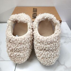 Moon Boot Curly Fleece Slip-On Slippers in Cream